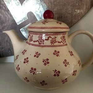 Laura Ashley | Kitchen | Laura Ashley Petit Fleur Teapot | Poshmark